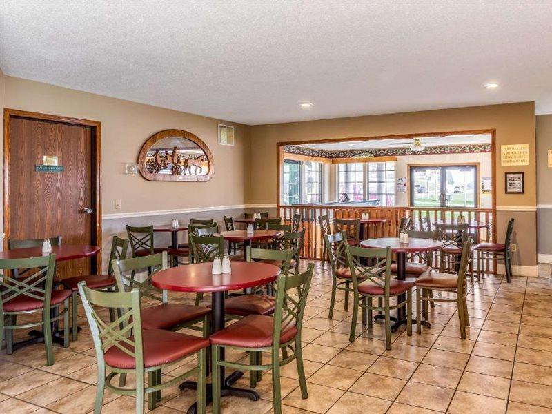 Quality Inn Lakefront Saint Ignace Bagian luar foto