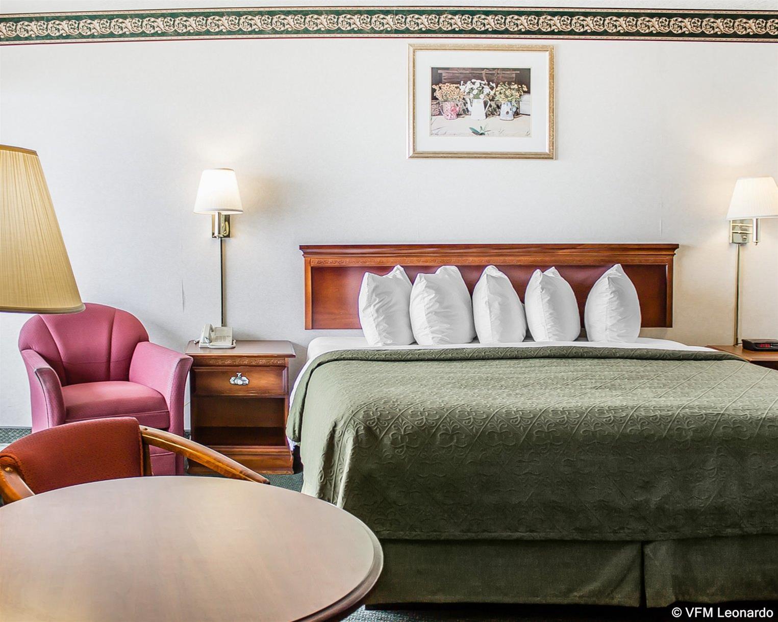 Quality Inn Lakefront Saint Ignace Bagian luar foto