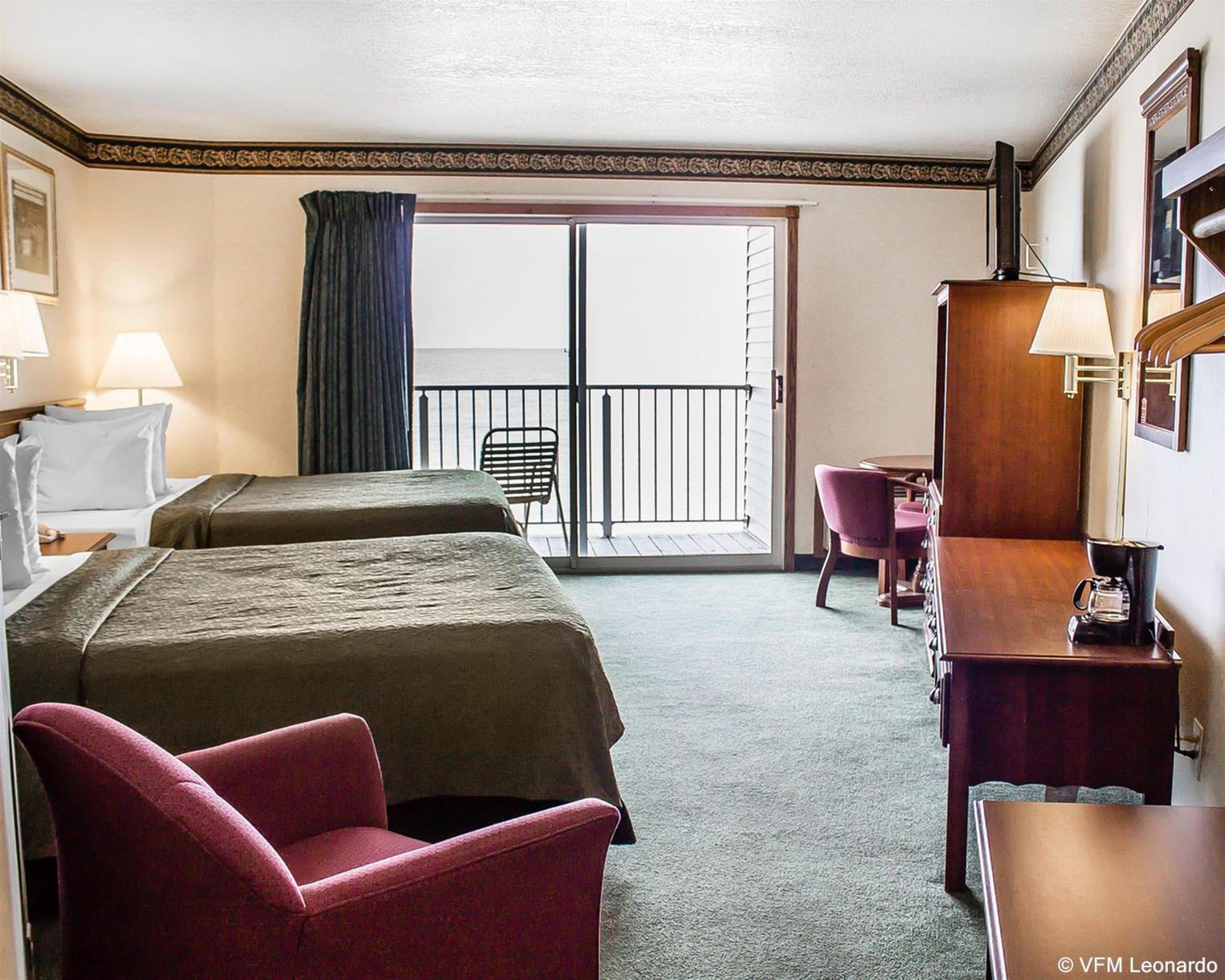 Quality Inn Lakefront Saint Ignace Bagian luar foto