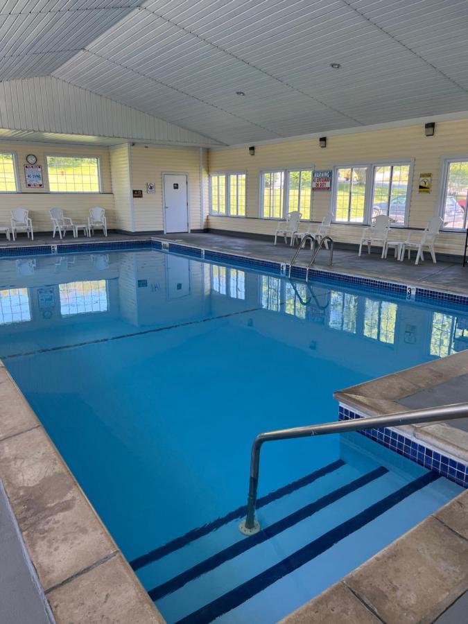 Quality Inn Lakefront Saint Ignace Bagian luar foto