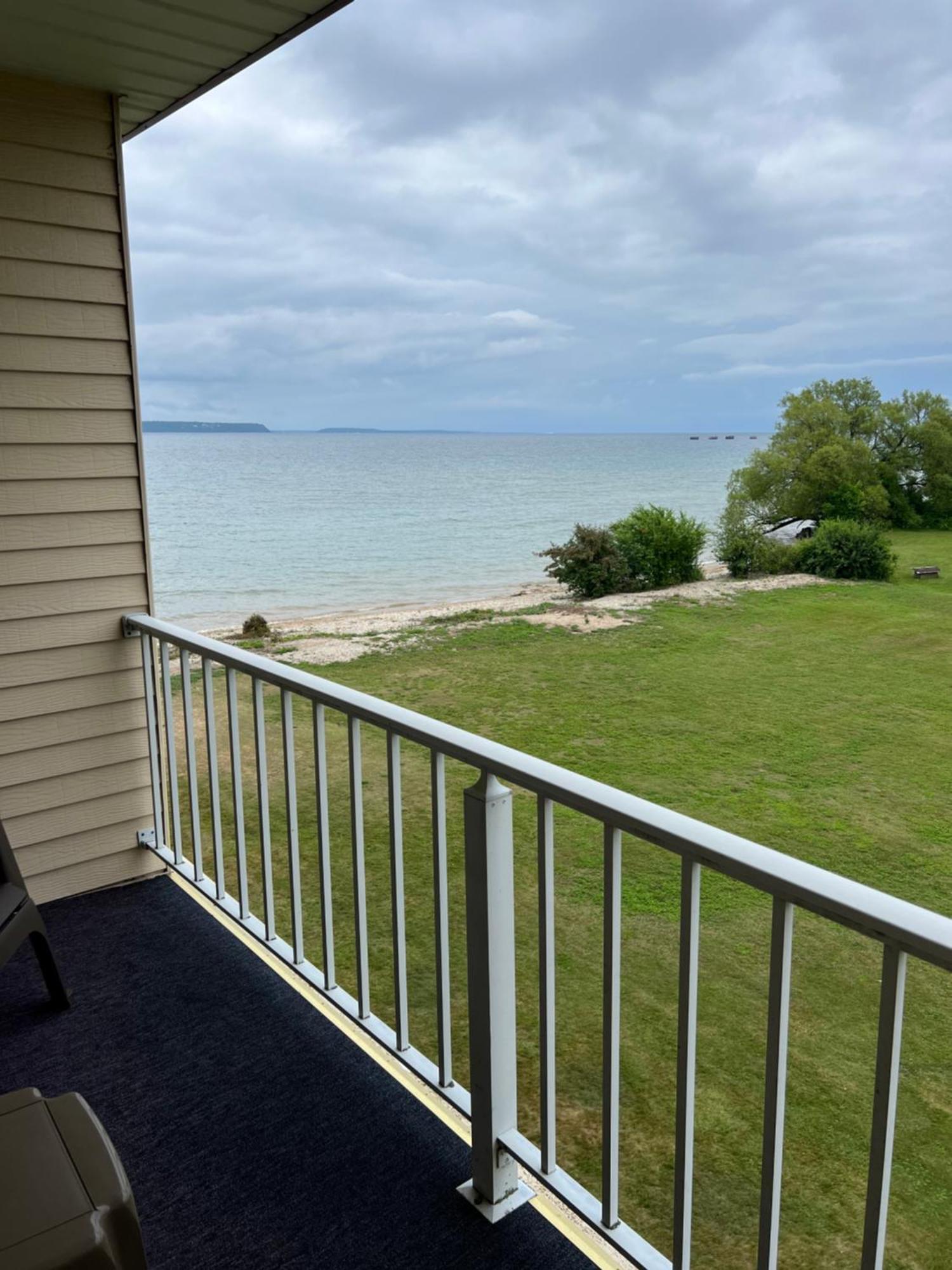 Quality Inn Lakefront Saint Ignace Bagian luar foto