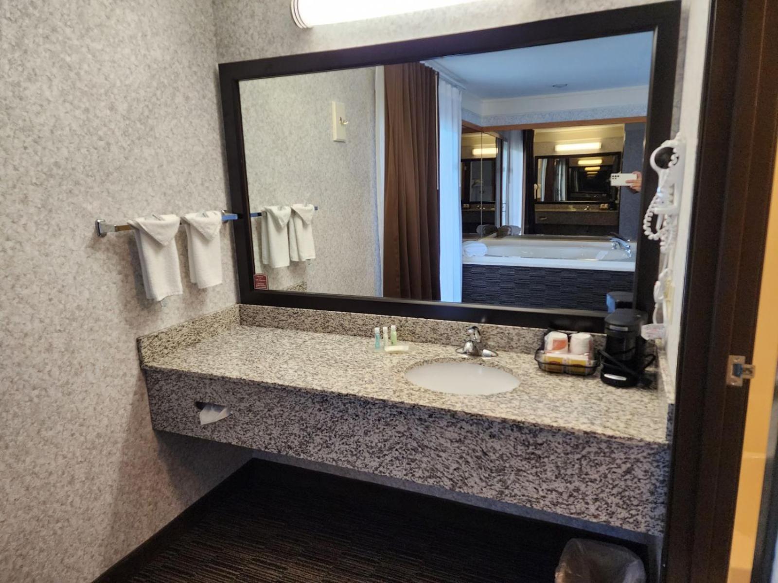Quality Inn Lakefront Saint Ignace Bagian luar foto