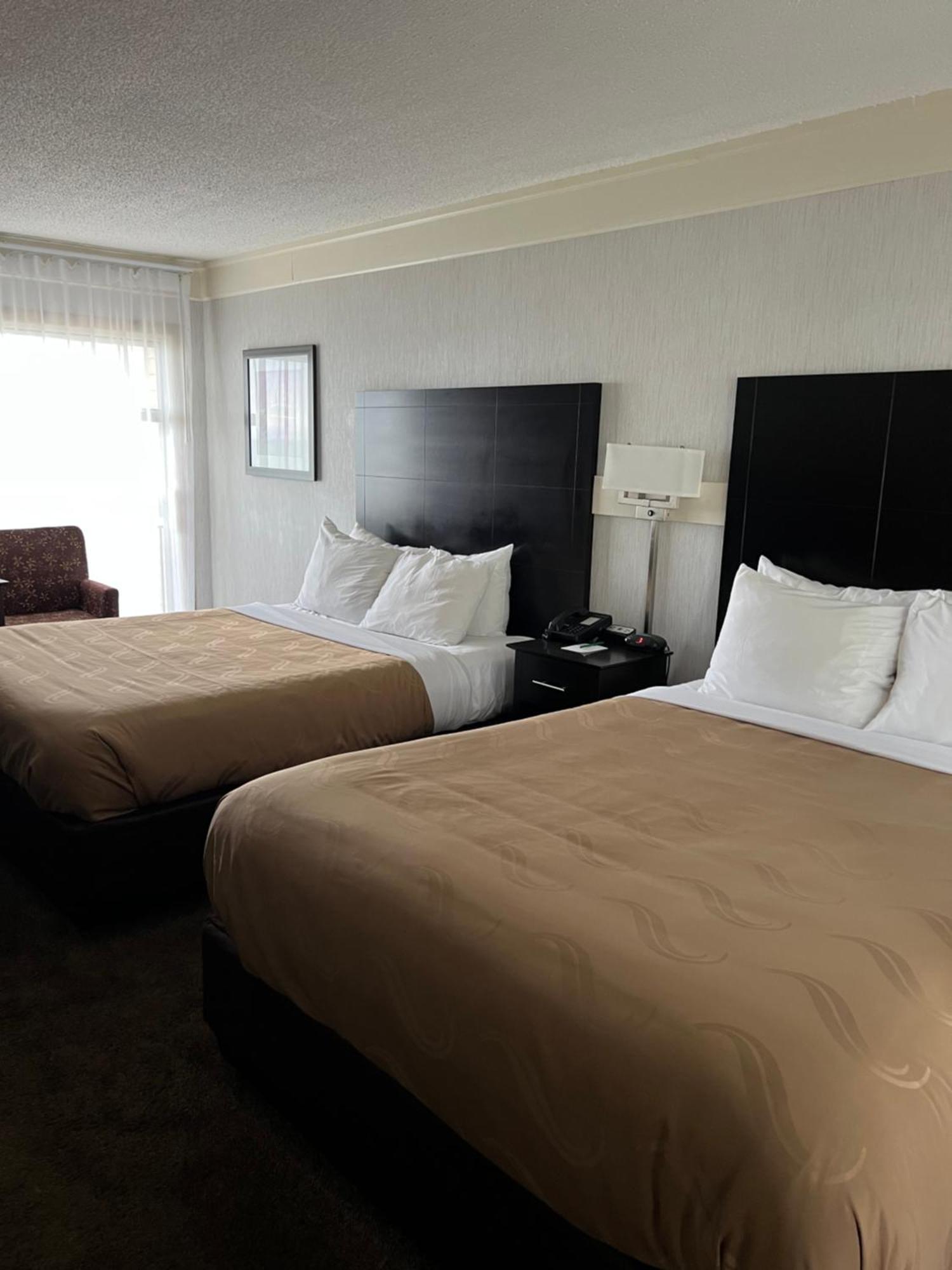 Quality Inn Lakefront Saint Ignace Bagian luar foto