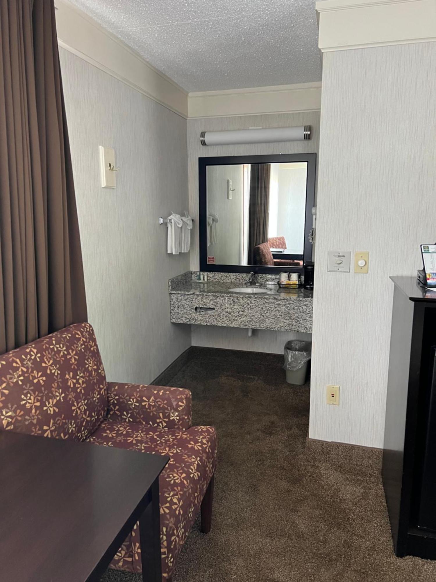 Quality Inn Lakefront Saint Ignace Bagian luar foto