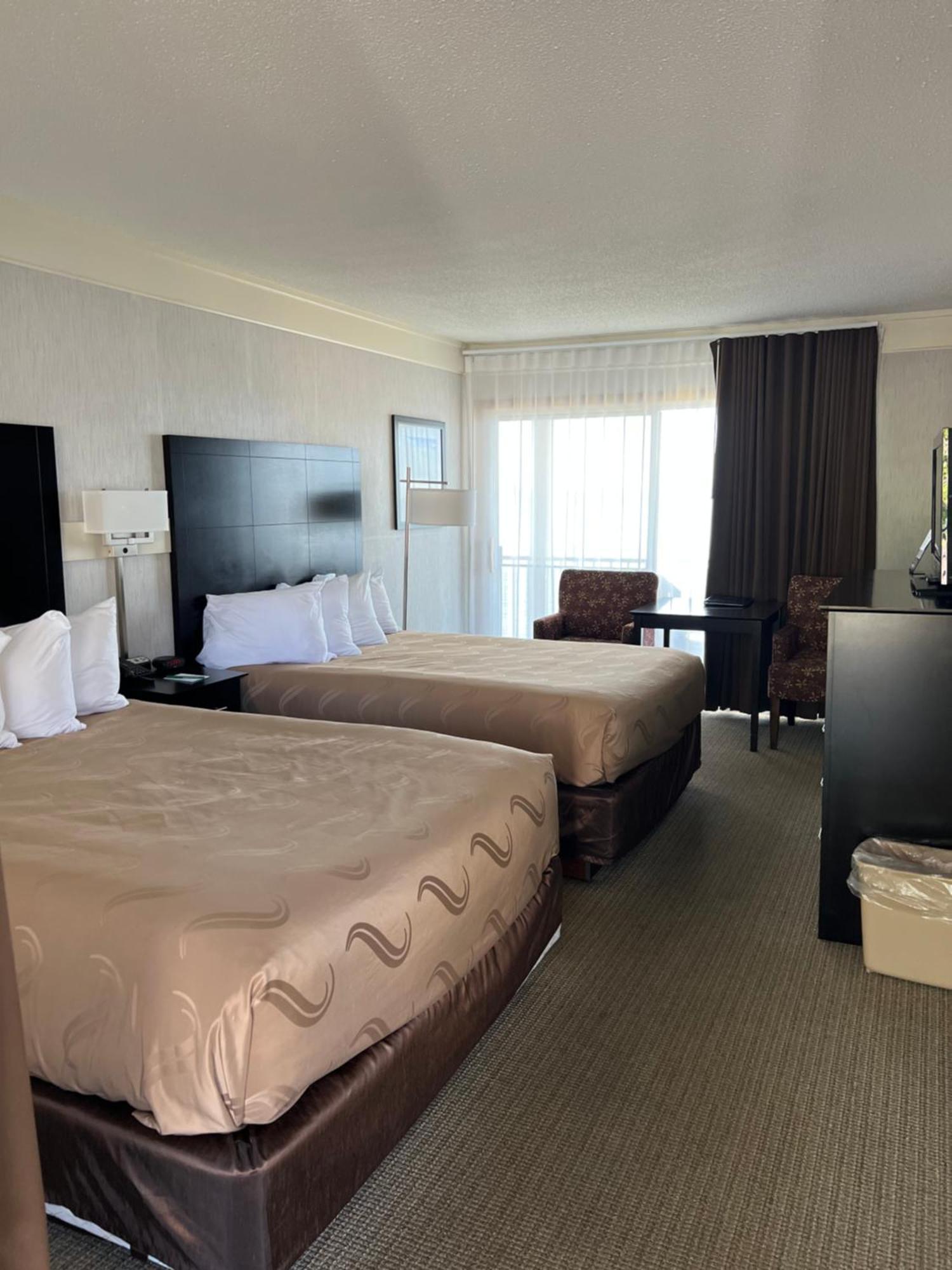 Quality Inn Lakefront Saint Ignace Bagian luar foto