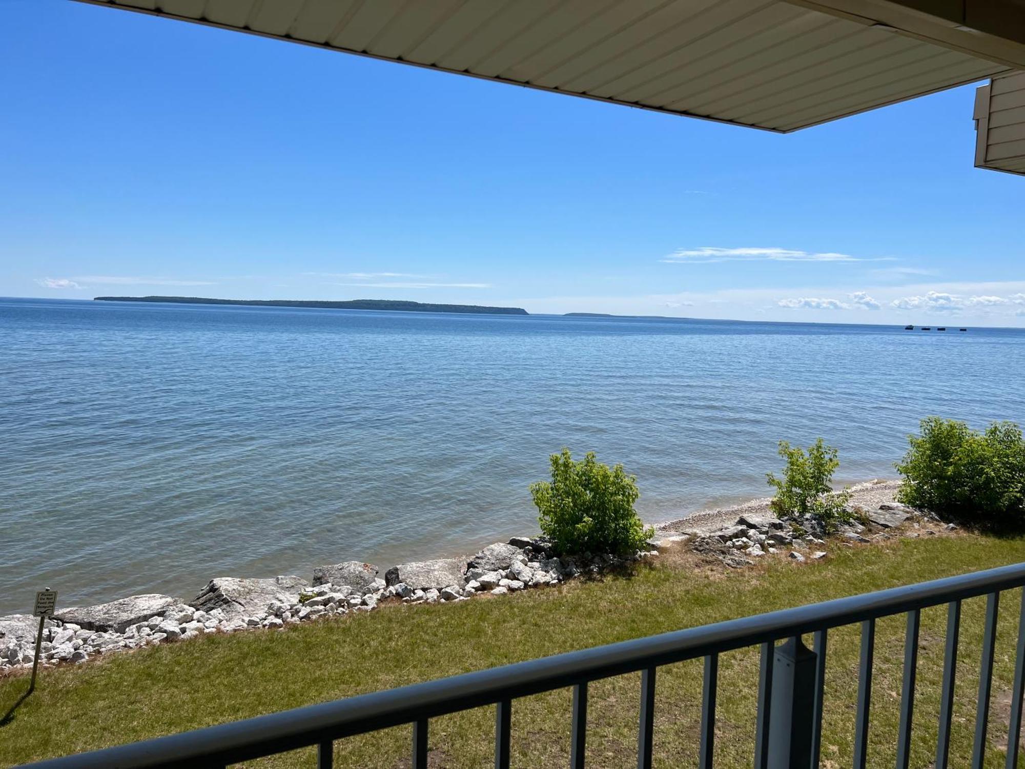Quality Inn Lakefront Saint Ignace Bagian luar foto