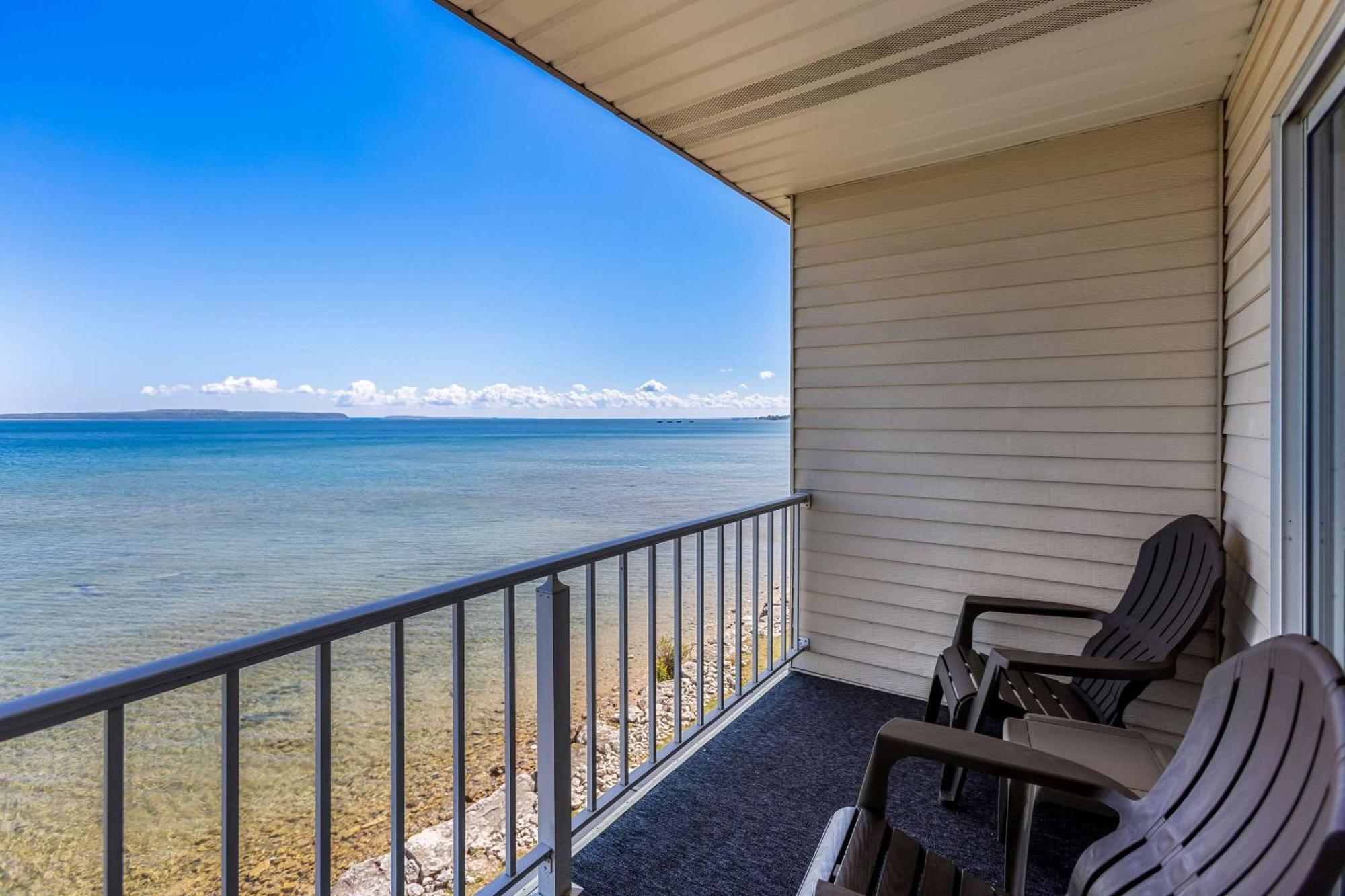 Quality Inn Lakefront Saint Ignace Bagian luar foto