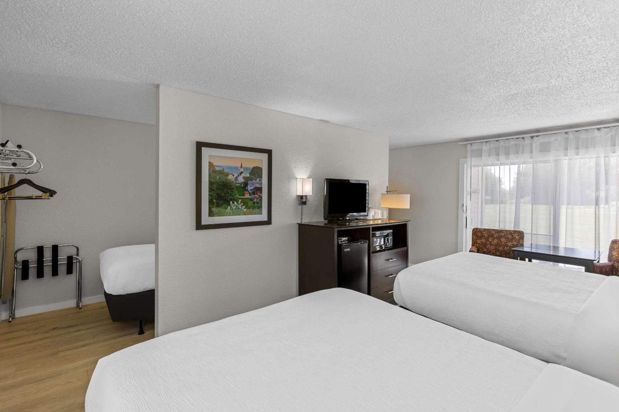 Quality Inn Lakefront Saint Ignace Bagian luar foto
