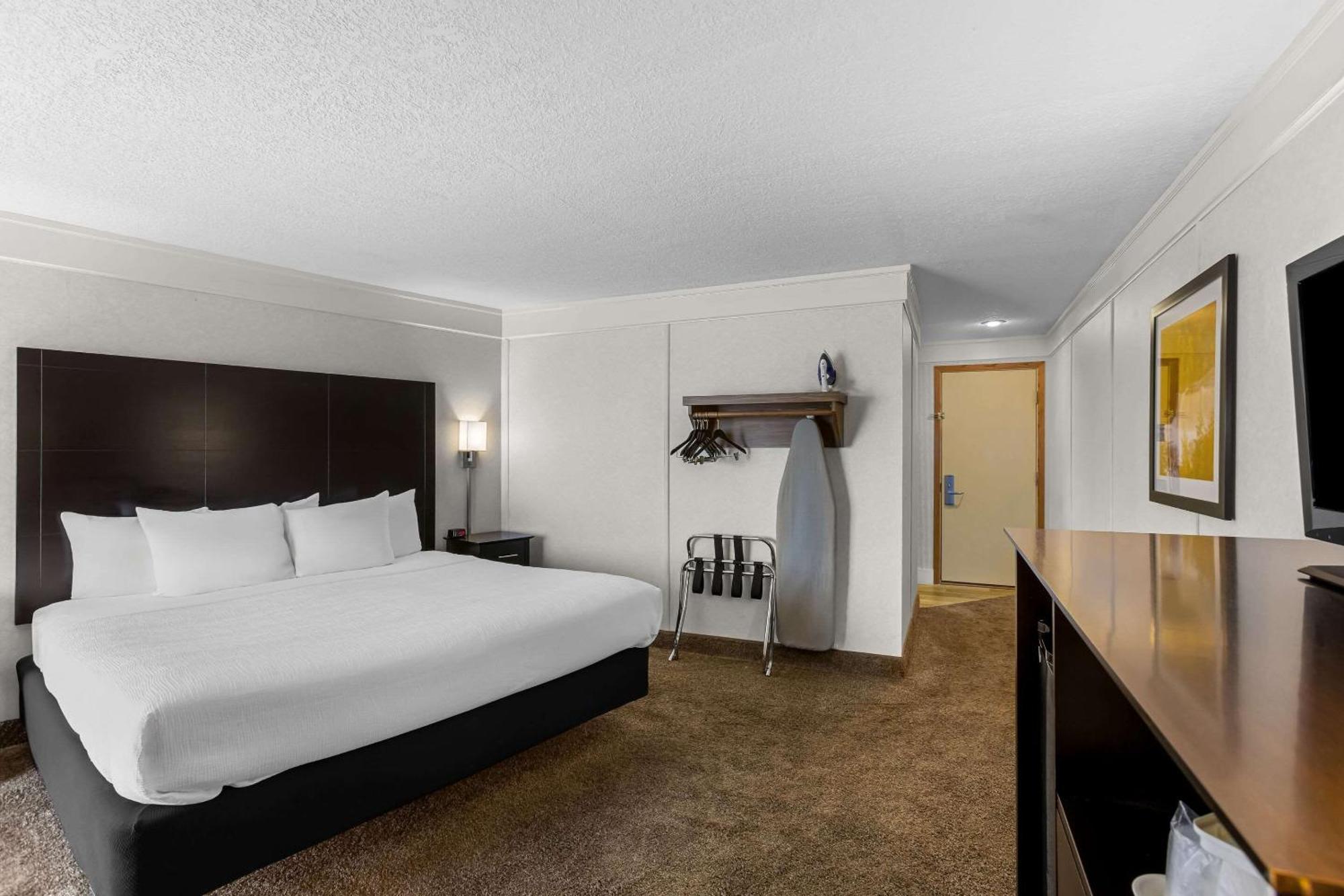 Quality Inn Lakefront Saint Ignace Bagian luar foto