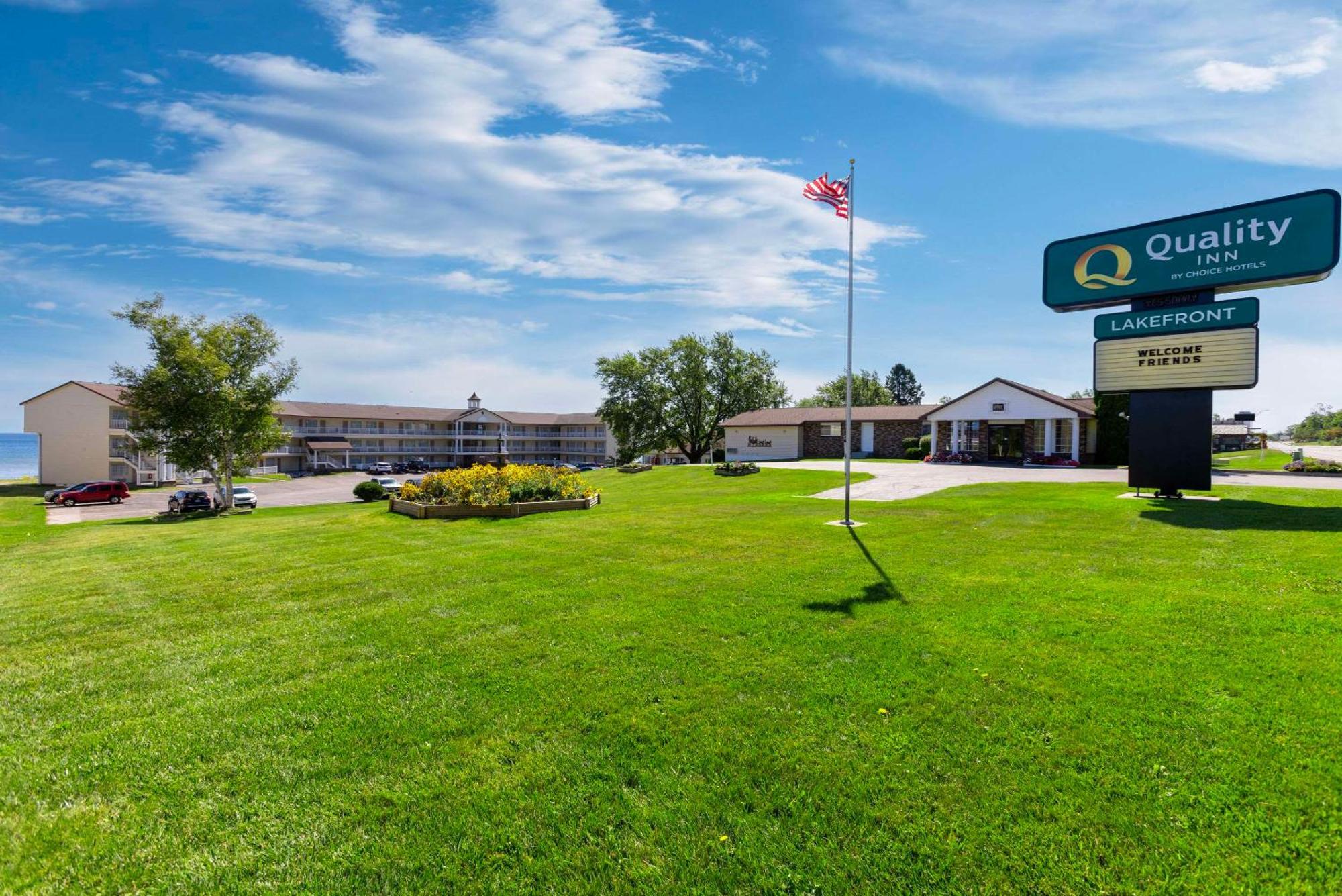 Quality Inn Lakefront Saint Ignace Bagian luar foto