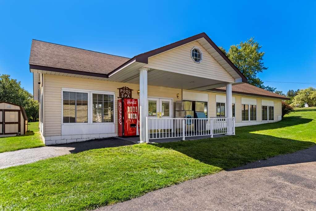 Quality Inn Lakefront Saint Ignace Bagian luar foto