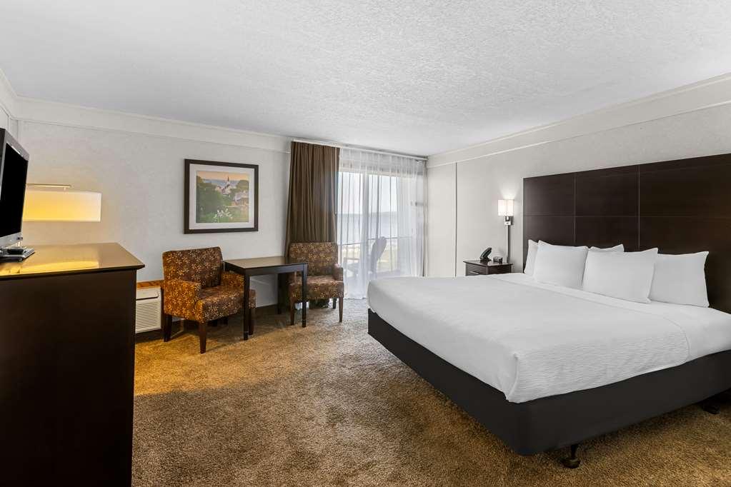 Quality Inn Lakefront Saint Ignace Ruang foto