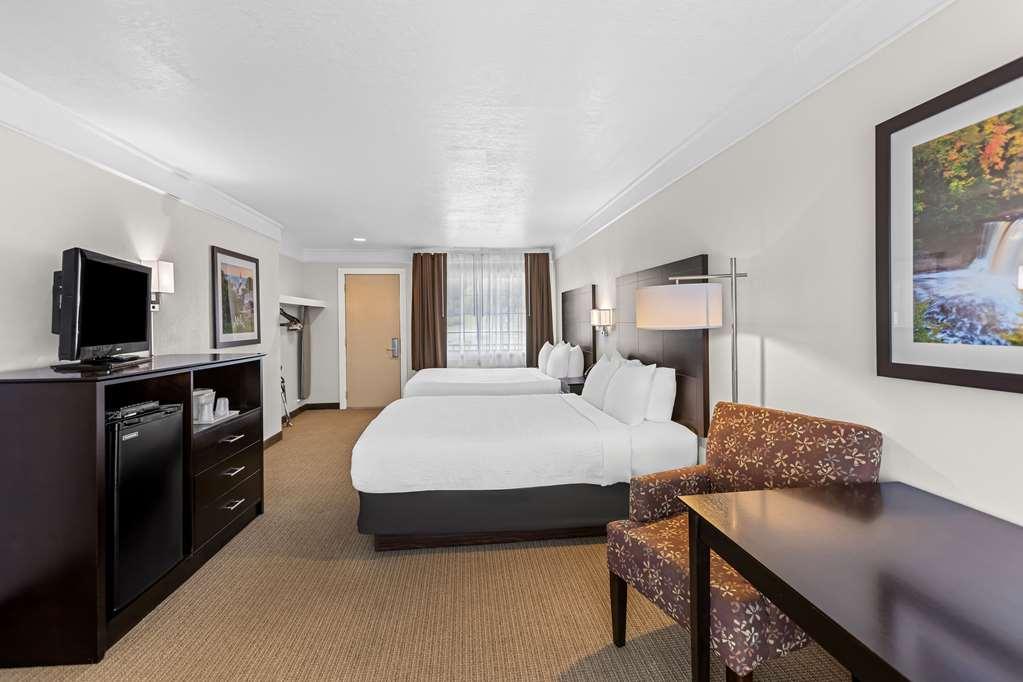 Quality Inn Lakefront Saint Ignace Ruang foto