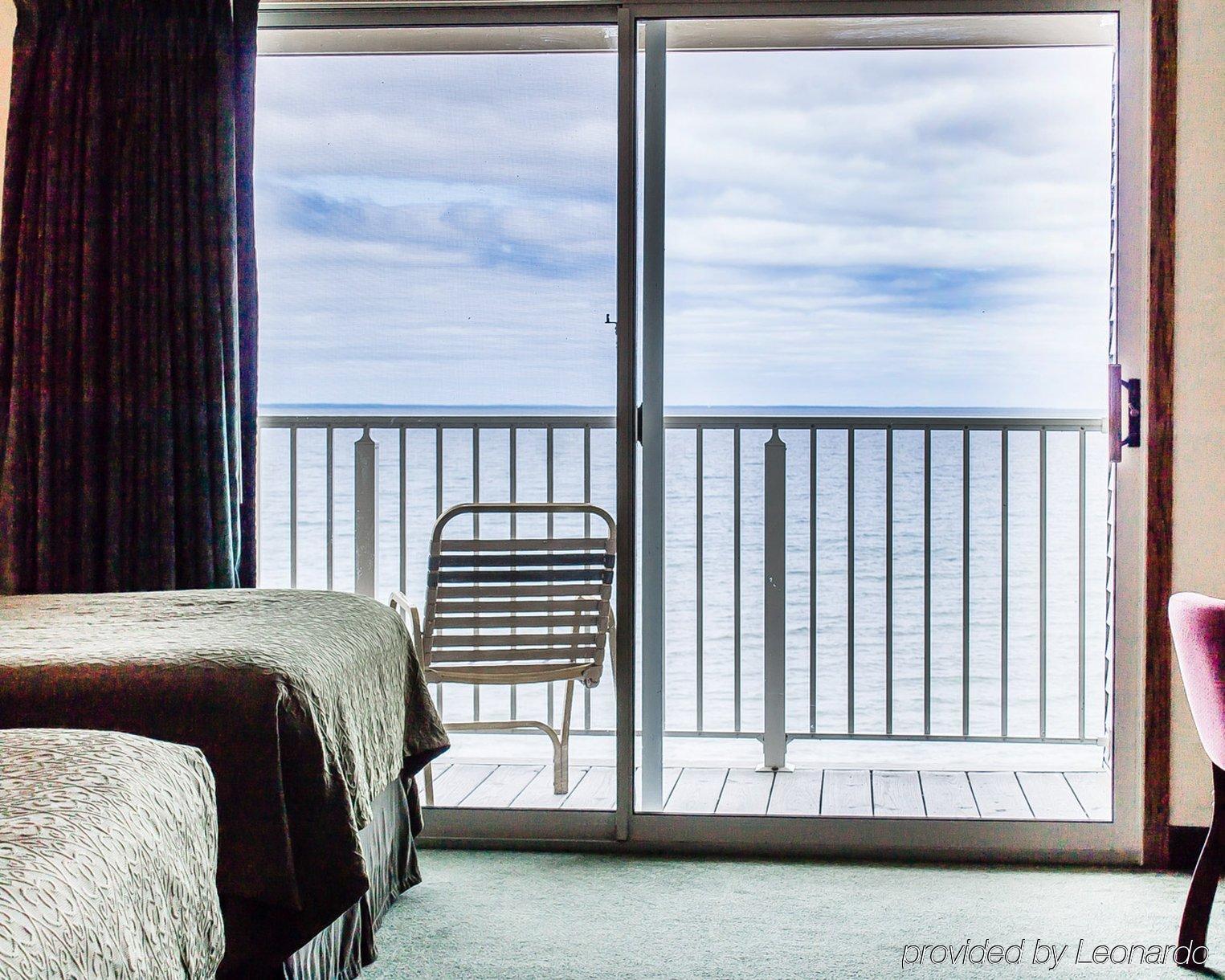 Quality Inn Lakefront Saint Ignace Bagian luar foto