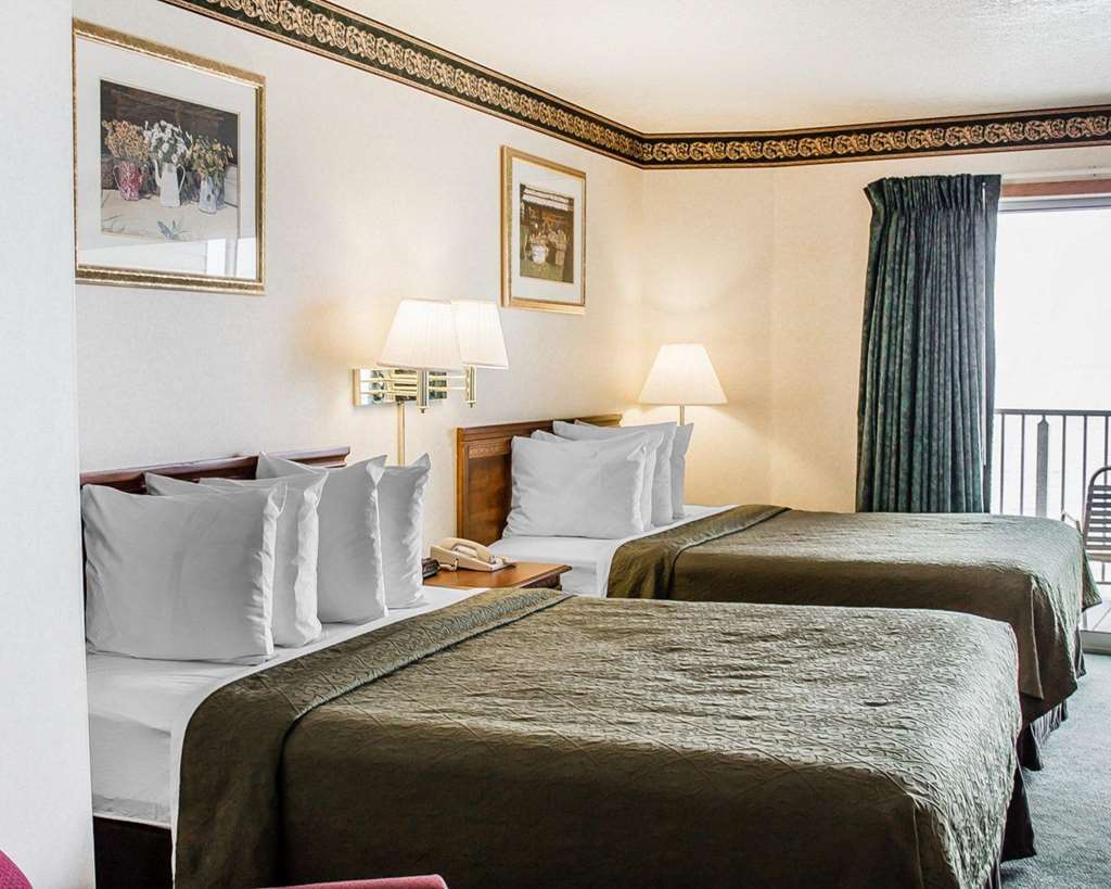 Quality Inn Lakefront Saint Ignace Ruang foto